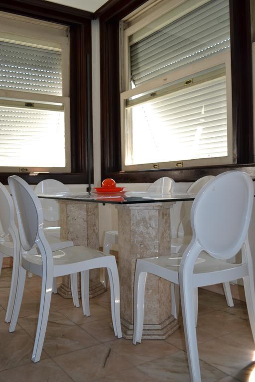 Roxy Apartment *